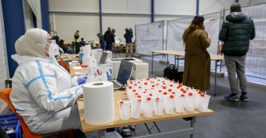 Ukrainian refugees are being tested for the coronavirus at a reception center in Vienna, Austria, March 4, 2022. (AFP Photo)