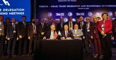 Turkish Exporters’ Assembly (TIM) Chairperson Ismail Gülle (R) and Uriel Lynn (L), head of the Federation of the Israeli Chambers of Commerce, during a signing ceremony of a memorandum of cooperation, Tel Aviv, Israel, March 8, 2022. (AA Photo)