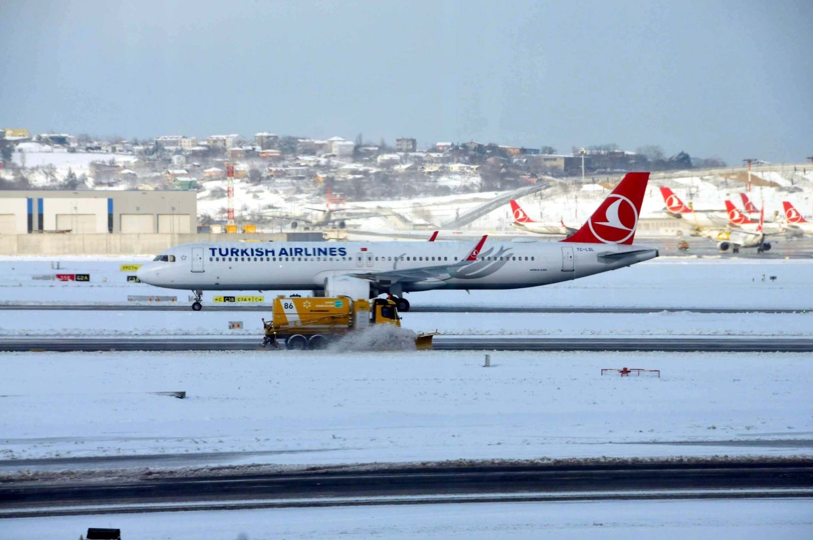 KAMU, AnadoluJet membatalkan penerbangan Istanbul karena badai salju yang diperkirakan