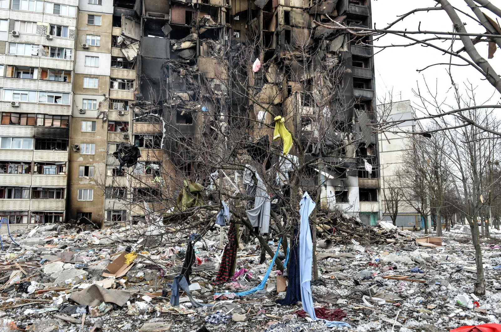 This picture shows an apartment building damaged after shelling in Ukraine&#039;s second-biggest city of Kharkiv, March 8, 2022. (AFP Photo)