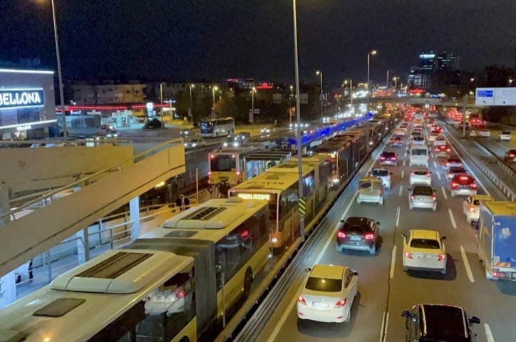 Izmir menaikkan biaya angkutan massal dengan Istanbul, Ankara untuk mengikutinya