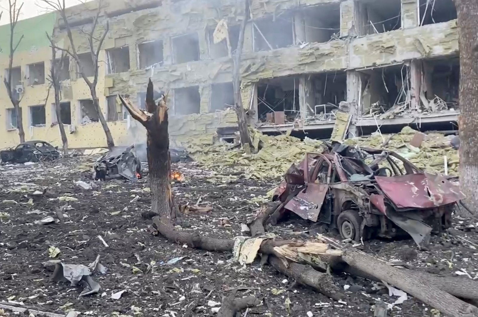 Serangan udara Rusia meratakan rumah sakit bersalin di Mariupol