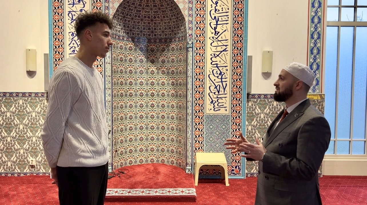 Bünyamin Yıldız (R) speaks to Muslim convert Sydney Zandwijken, in Rotterdam, the Netherlands, March 10, 2022. (AA Photo)