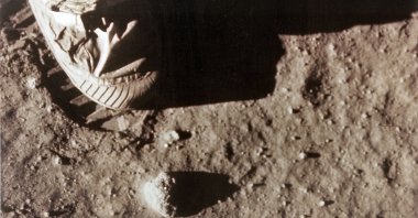 Apollo 11 commander Neil Armstrong's right foot leaves a footprint in the lunar soil as he and Edwin "Buzz" Aldrin become the first men to set foot on the surface of the moon, July 20, 1969. (AFP Photo)