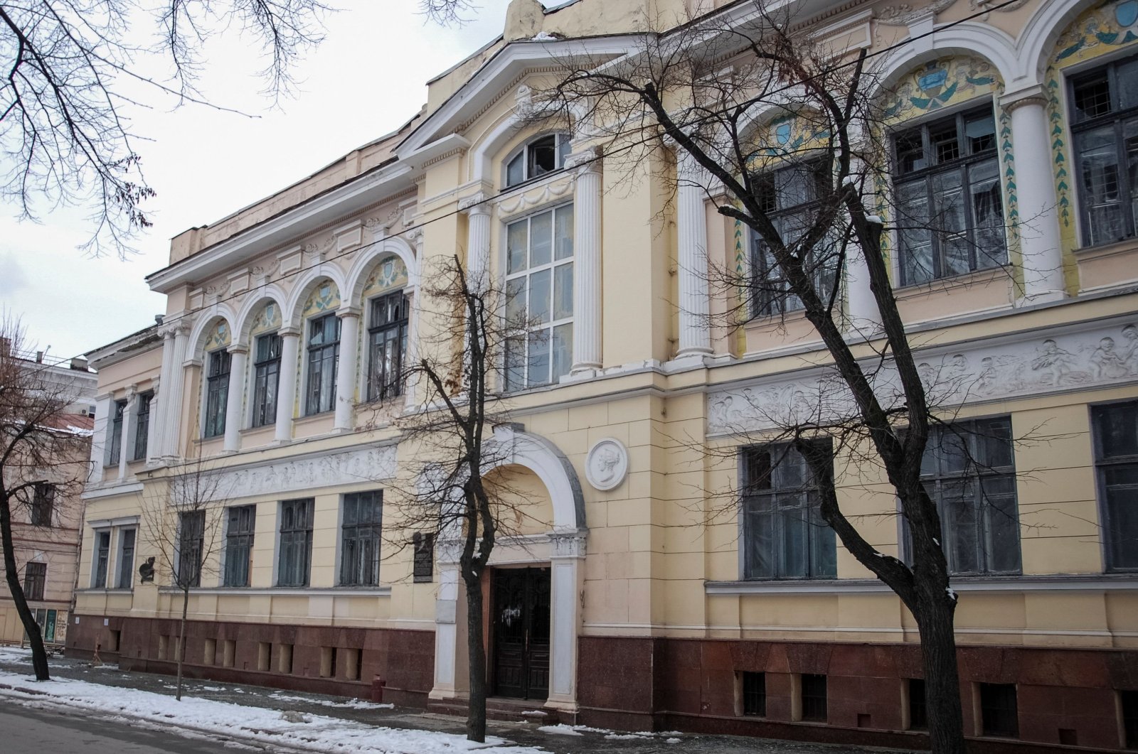 Museum Kharkiv mencoba menyelamatkan seni Rusia dari invasi Rusia