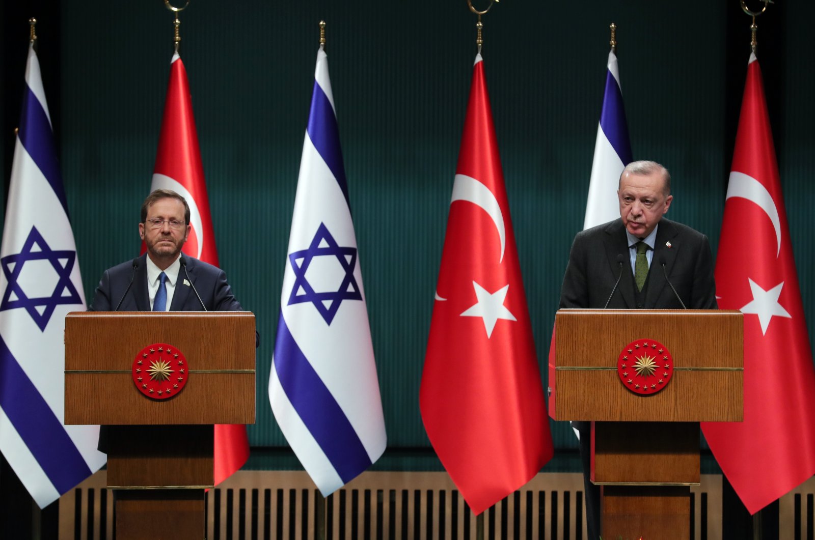 President Recep Tayyip Erdoğan (R) and his Israeli counterpart Isaac Herzog hold a joint news conference in capital Ankara, Turkey, March 9, 2022. (AA Photo)