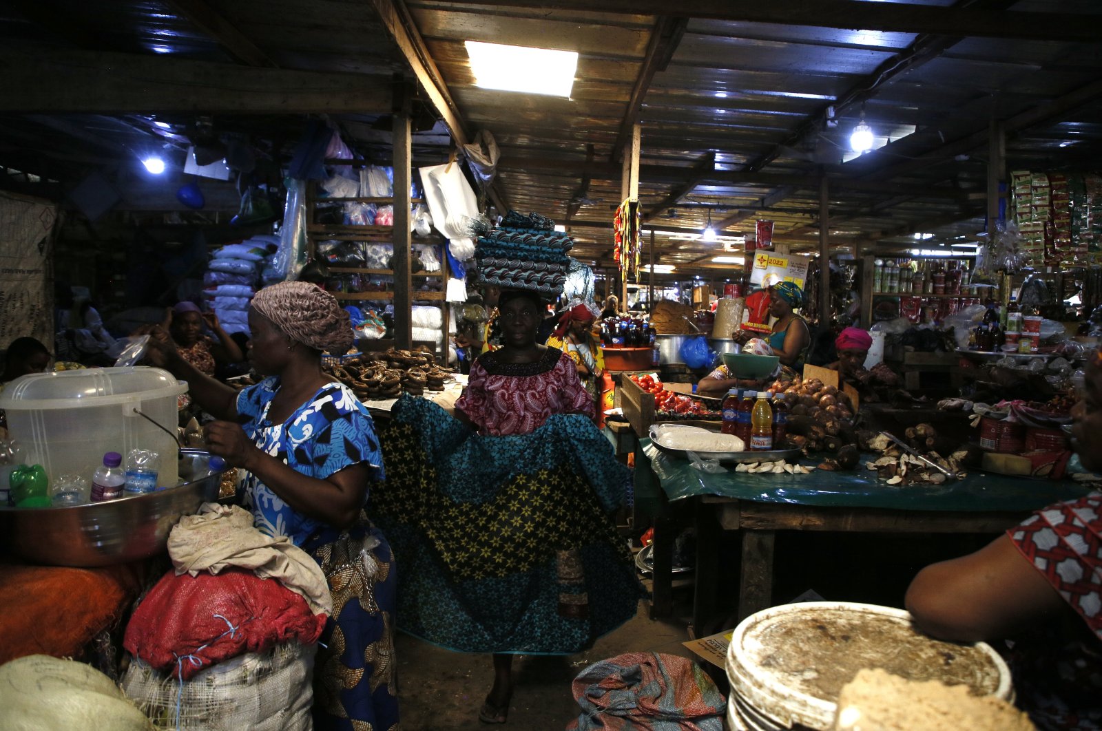 Ivorian women sell food at the Koumassi food market in Abidjan, Ivory Coast, March 10, 2022. (EPA Photo)