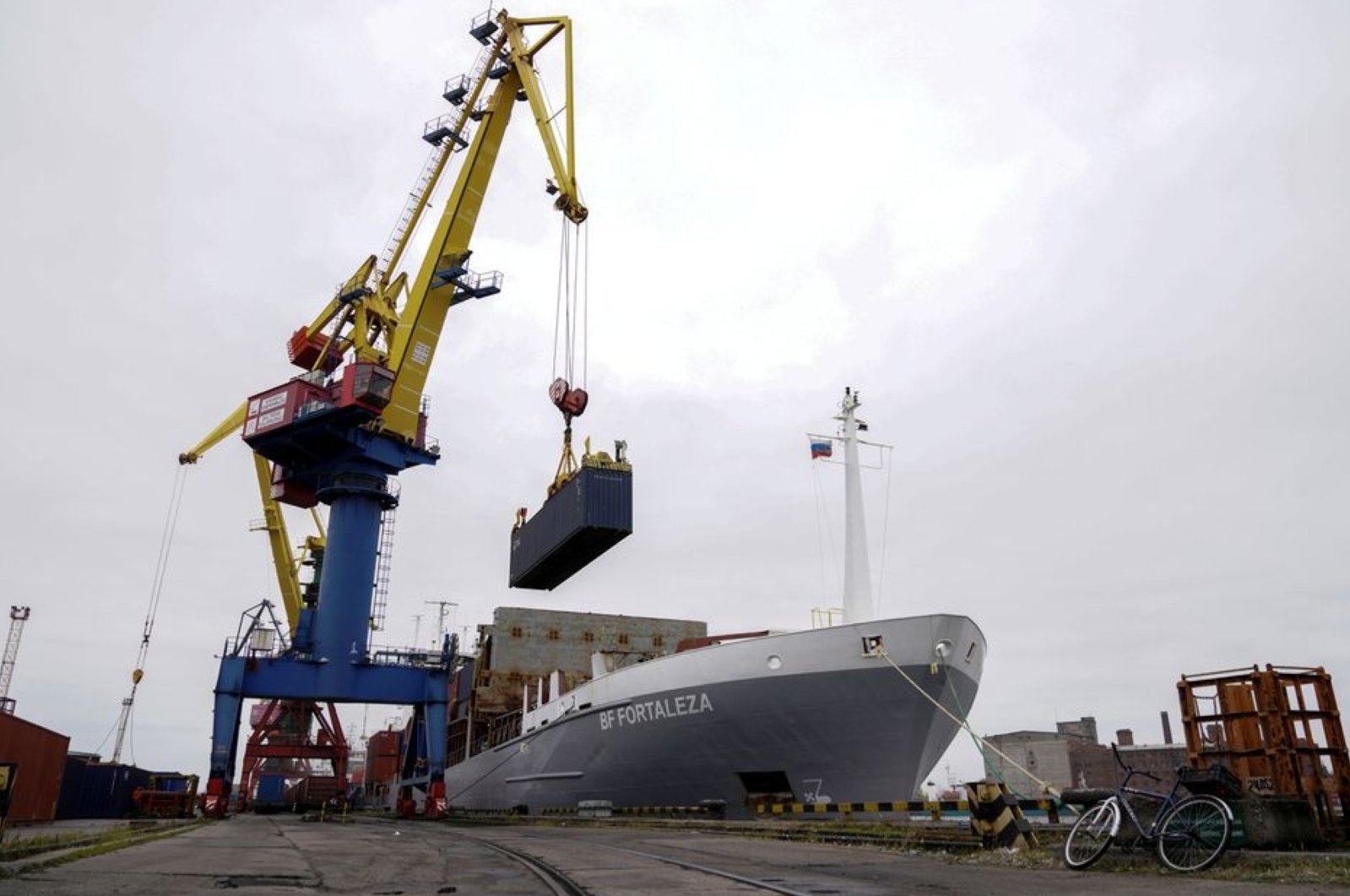 Rusia membalas sanksi Barat dengan larangan ekspor