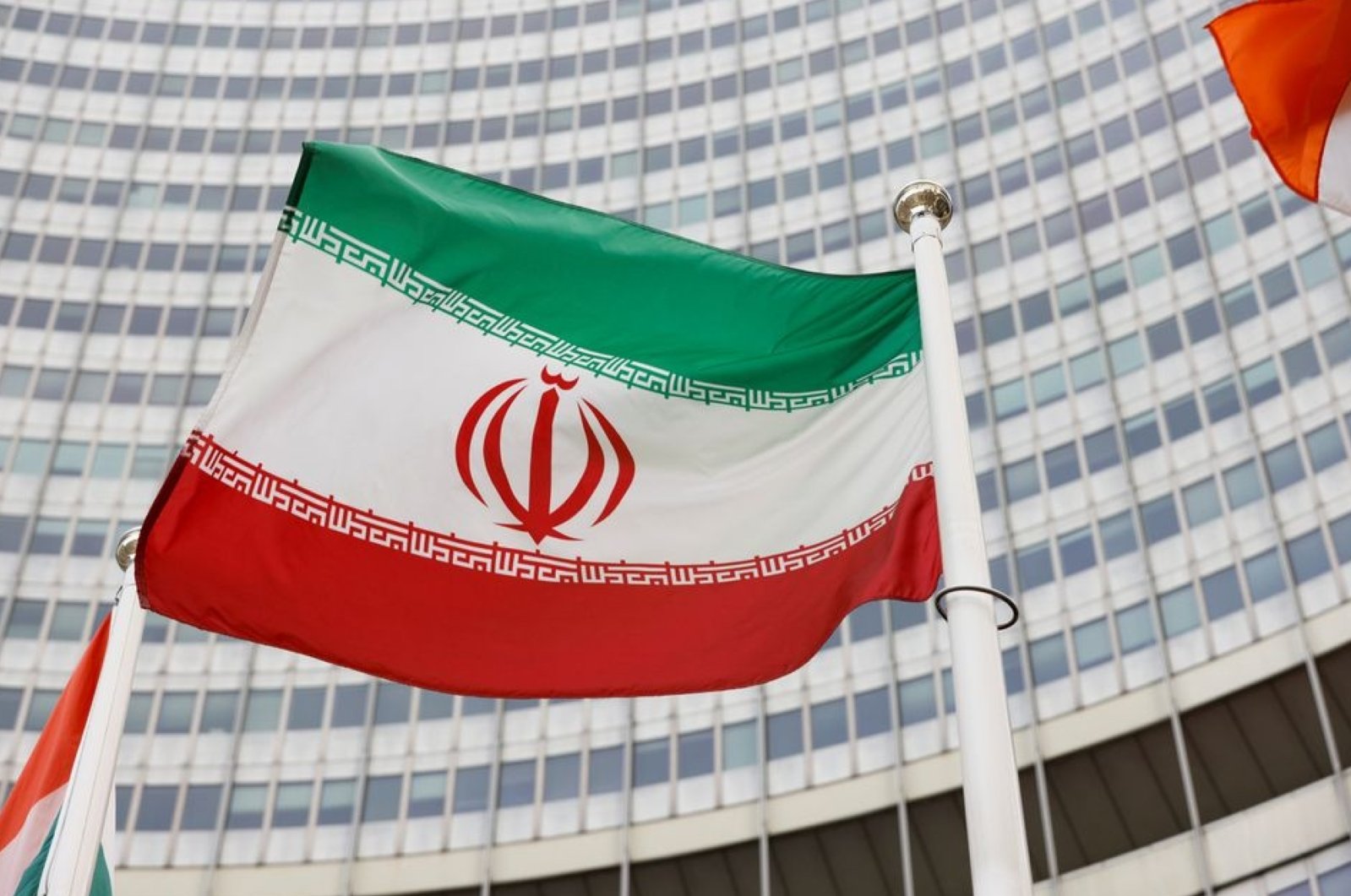 Iran memberikan sinyal beragam saat tenggat waktu untuk pembicaraan nuklir semakin dekat