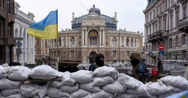 Soldiers stand guard behind a barricade, with the Odessa National Academic Opera and Ballet Theater seen in the background, amid Russia&#039;s invasion of Ukraine, in Odessa, Ukraine, March 10, 2022. (Reuters Photo)