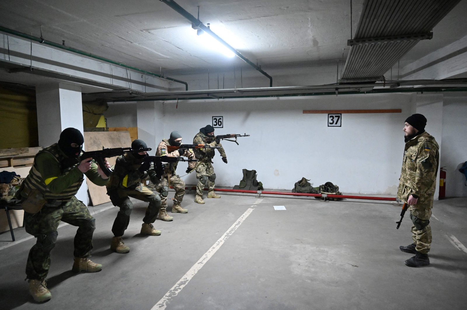 Soldiers of the Territorial Defense Forces of Ukraine, the military reserve of the Ukrainian army, take part in military training in an underground garage that has been converted into a training and logistics base, Kyiv, Ukraine, March 11, 2022. (AFP Photo)