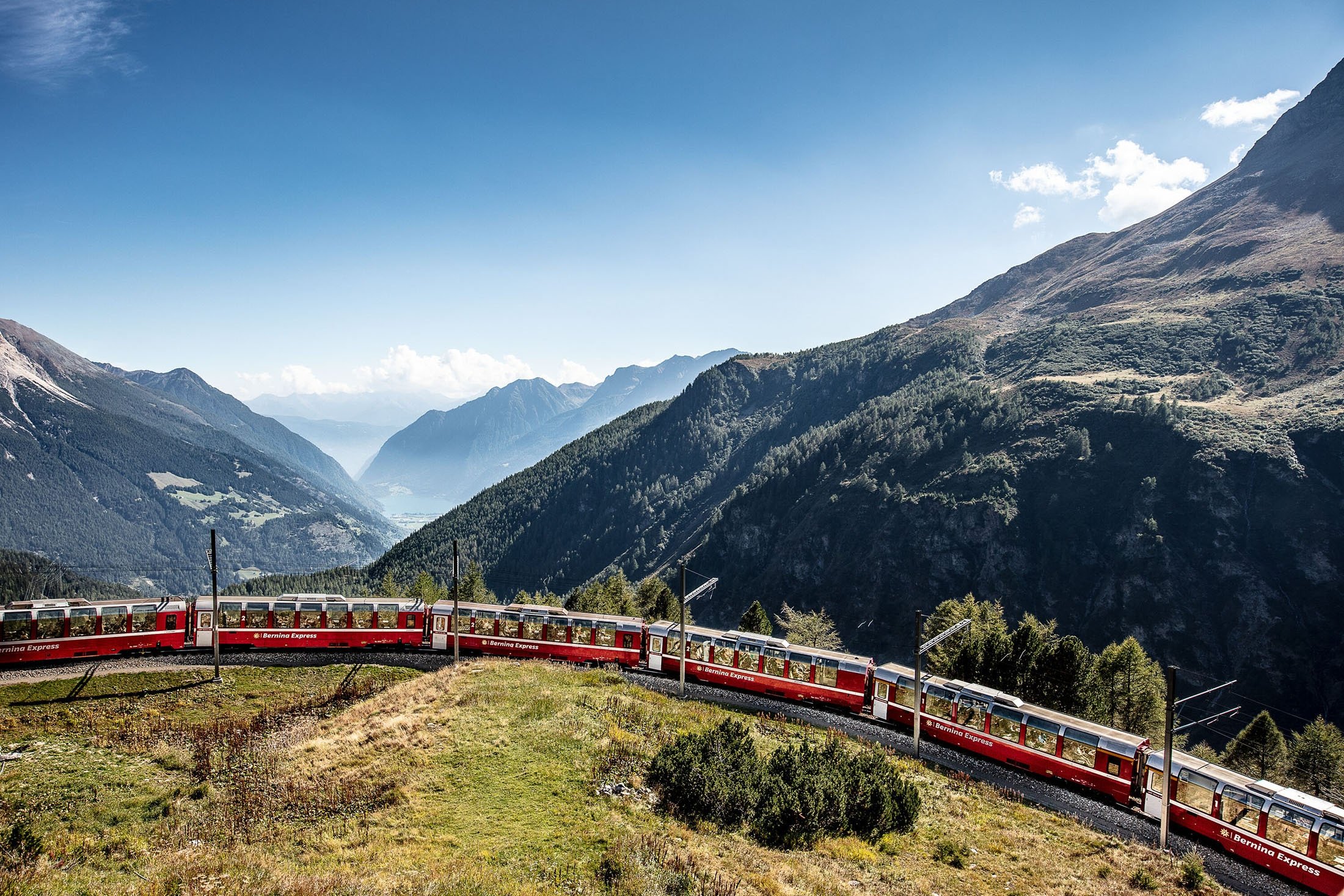 Alp Grüm menawarkan pemandangan paling spektakuler selama perjalanan kereta Bernina Express.  (Rhatische Bahn melalui dpa)