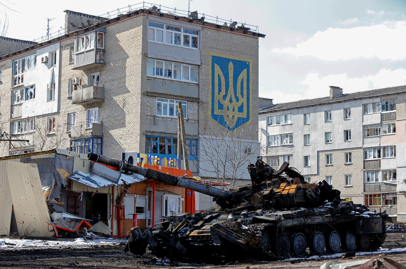 A destroyed tank during the Ukraine-Russia conflict in the separatist-controlled town of Volnovakha in the Donetsk region, Ukraine, March 12, 2022. (Reuters Photo)