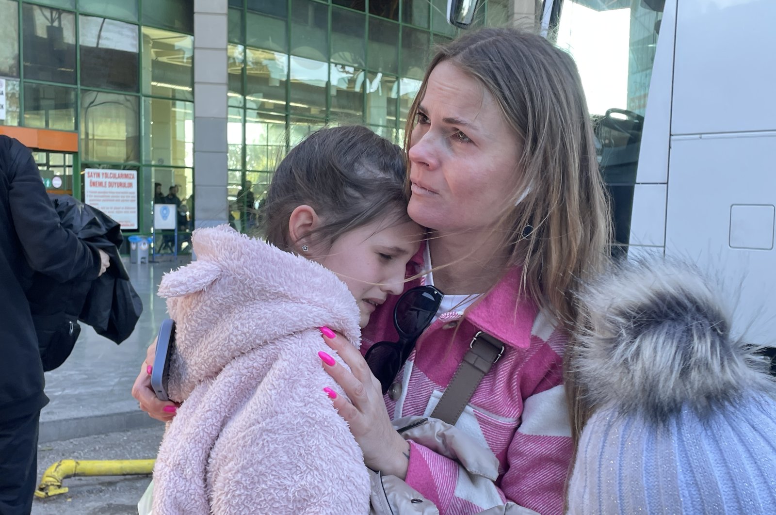 Olha Yeromchenko hugs her daughters, in Antalya, southern Turkey, March 12, 2022. (AA Photo)