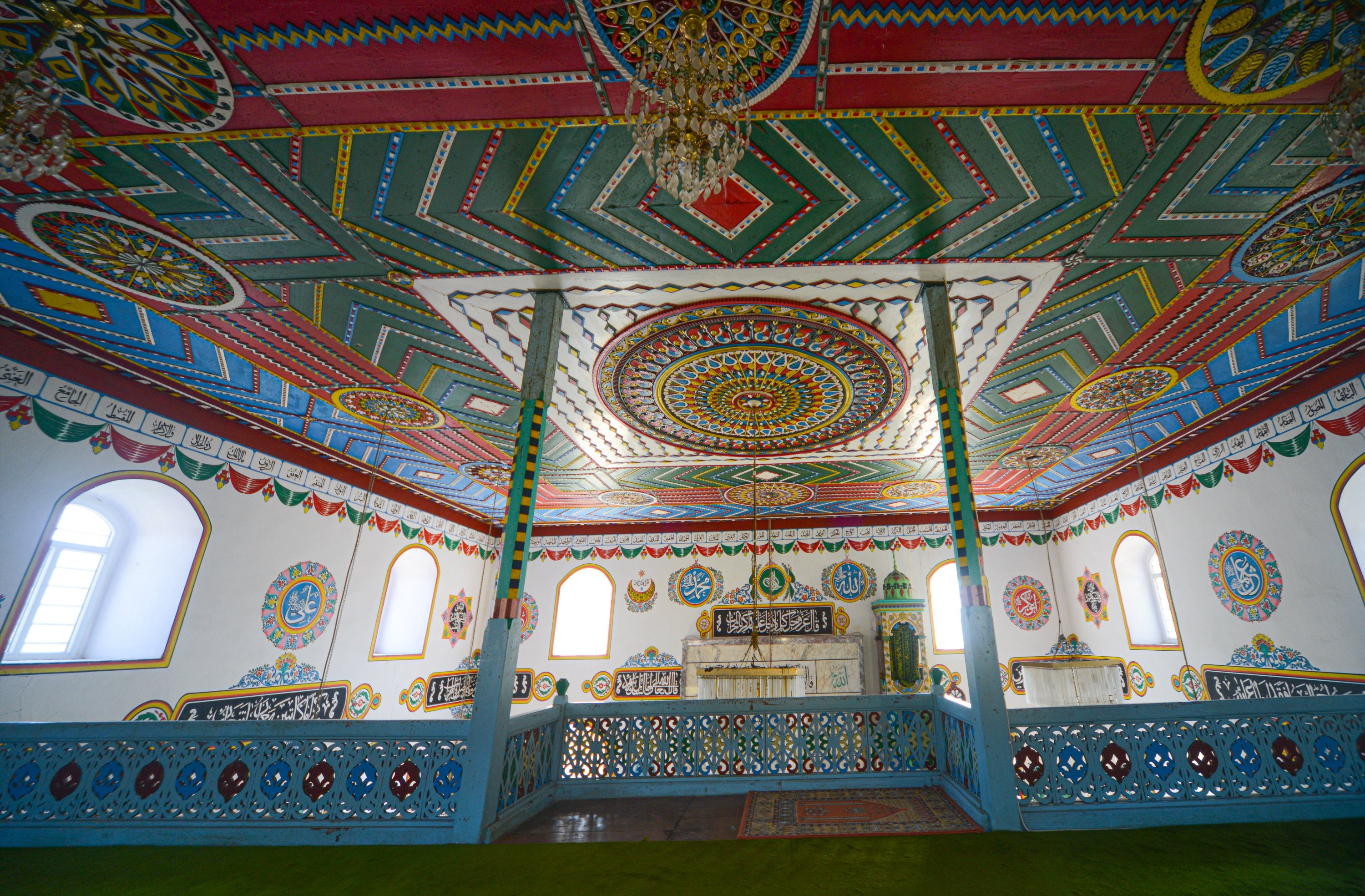 Güneyce Merkez Camii'nden bir iç görünüm, Trabzon, kuzey Türkiye, 11 Mart 2022. (AA)
