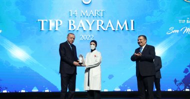 President Recep Tayyip Erdoğan presents an award to Dr. Melek Nur Arslan (C) for her work, during the Medicine Day event in the capital Ankara, Turkey, March 14, 2022. (AA Photo)