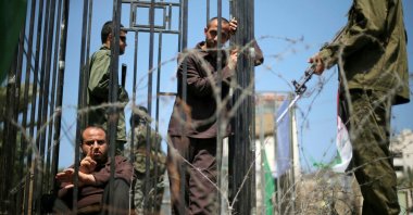 Men play the roles of jailed Palestinians and Israeli soldiers during a rally in support of Palestinian prisoners on hunger strike in Israeli jails, Gaza City, Palestine, April 2017. (Reuters Photo)