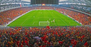 Göztepe fans attend a Süper Lig match against Kasımpaşa, Izmir, Turkey, March 5, 2022. (DHA Photo)