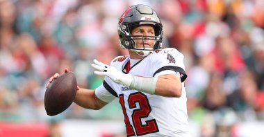 Tampa Bay Buccaneers Tom Brady throws a pass in an NFL game against the Philadelphia Eagles. Jan. 16, 2022.