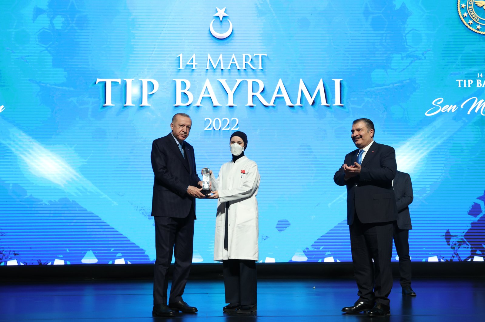 President Recep Tayyip Erdoğan presents an award to Dr. Melek Nur Arslan (C) for her work, during the Medicine Day event in the capital Ankara, Turkey, March 14, 2022. (AA Photo)