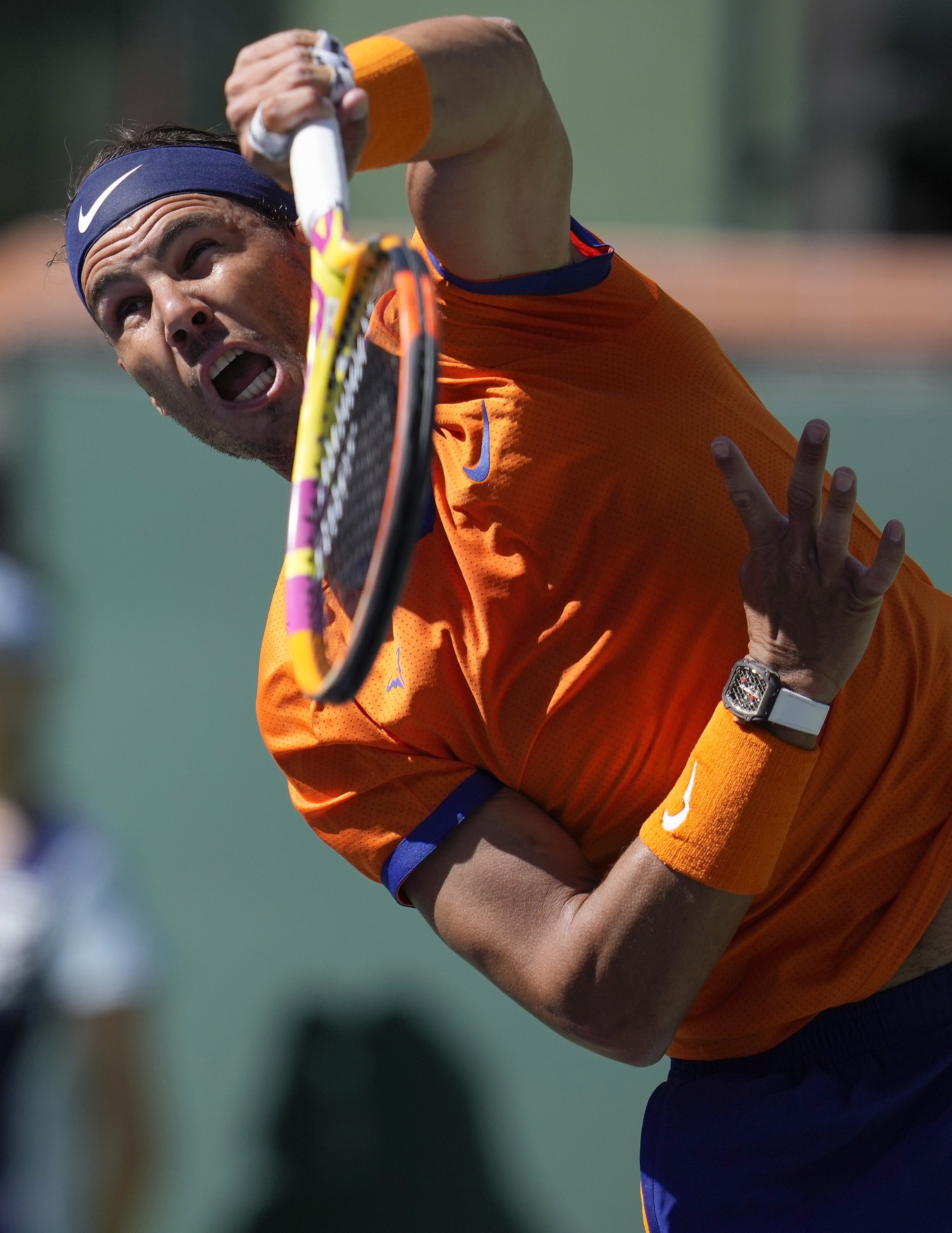 Petenis Spanyol Rafael Nadal beraksi melawan pegolf Inggris Daniel Evans selama Indian Wells Open, Indian Wells, California, AS, 14 Maret 2022. (EPA Photo)