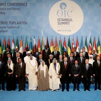 Leaders and representatives of Islamic countries pose for a family photo during the opening of the 13th Organization of Islamic Cooperation (OIC) summit in Istanbul, Turkey, April 14, 2016. (AP Photo)