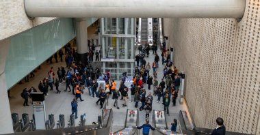 People travel on an escalator at Paddington Station in London, Britain, March 13, 2022. (AFP Photo)