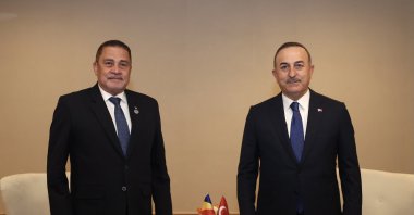 The Seychelles Foreign and Tourism Minister Sylvestre Radegonde (L) and Foreign Minister Mevlüt Çavuşoğlu in Antalya, Turkey, March 11, 2022 (AA Photo)