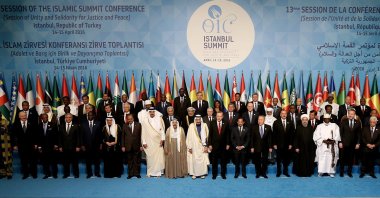 Leaders and representatives of Islamic countries pose for a family photo during the opening of the 13th Organization of Islamic Cooperation (OIC) summit in Istanbul, Turkey, April 14, 2016. (AP Photo)