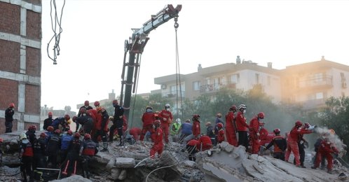 Crews searching the rubble of the apartment building after the earthquake, in Izmir, western Turkey, Oct. 30, 2020. (AA Photo)