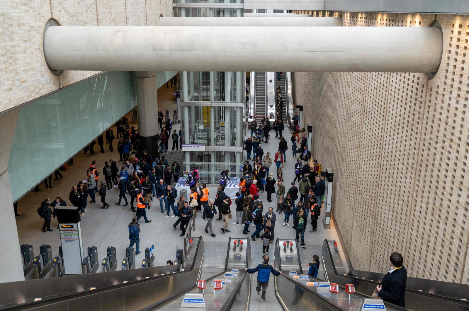 People travel on an escalator at Paddington Station in London, Britain, March 13, 2022. (AFP Photo)