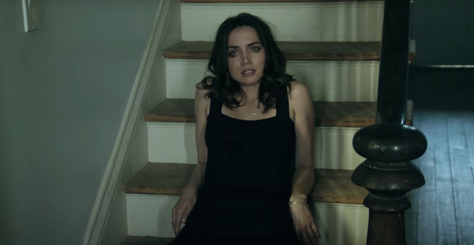 Ana de Armas dalam gambar diam dari trailer resmi 