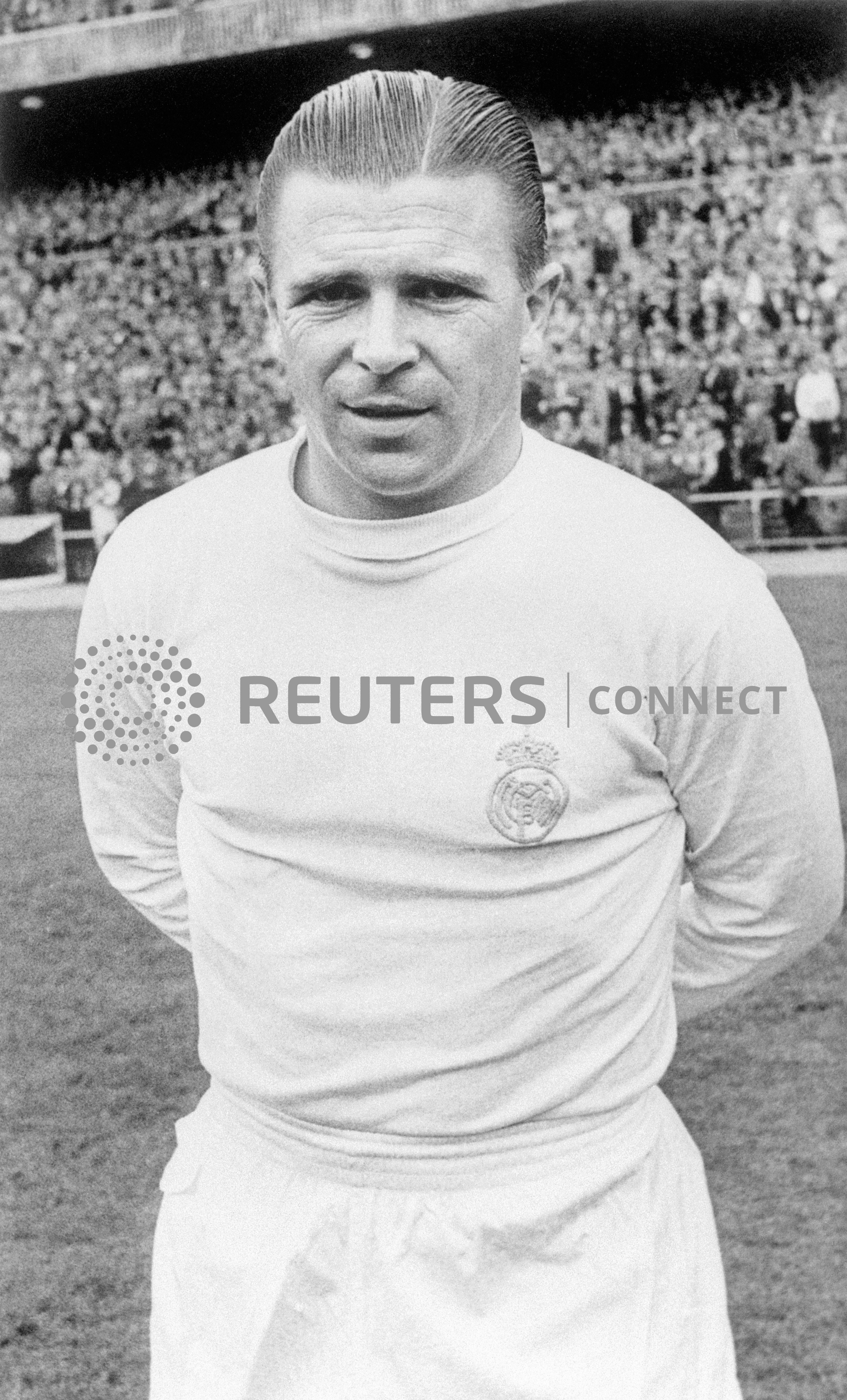 File foto tak bertanggal dari pesepakbola Hungaria Ferenc Puskas, bermain untuk Real Madrid.  sekitar tahun 1960. (Foto Reuters)