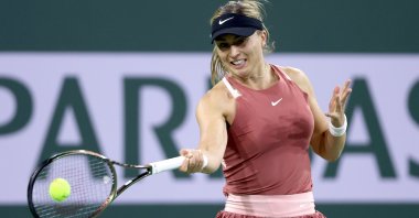 Paula Badosa returns a shot to Leylah Fernandez during an Indian Wells Open match, Indian Wells, California, U.S., March 15, 2022. (AFP Photo)