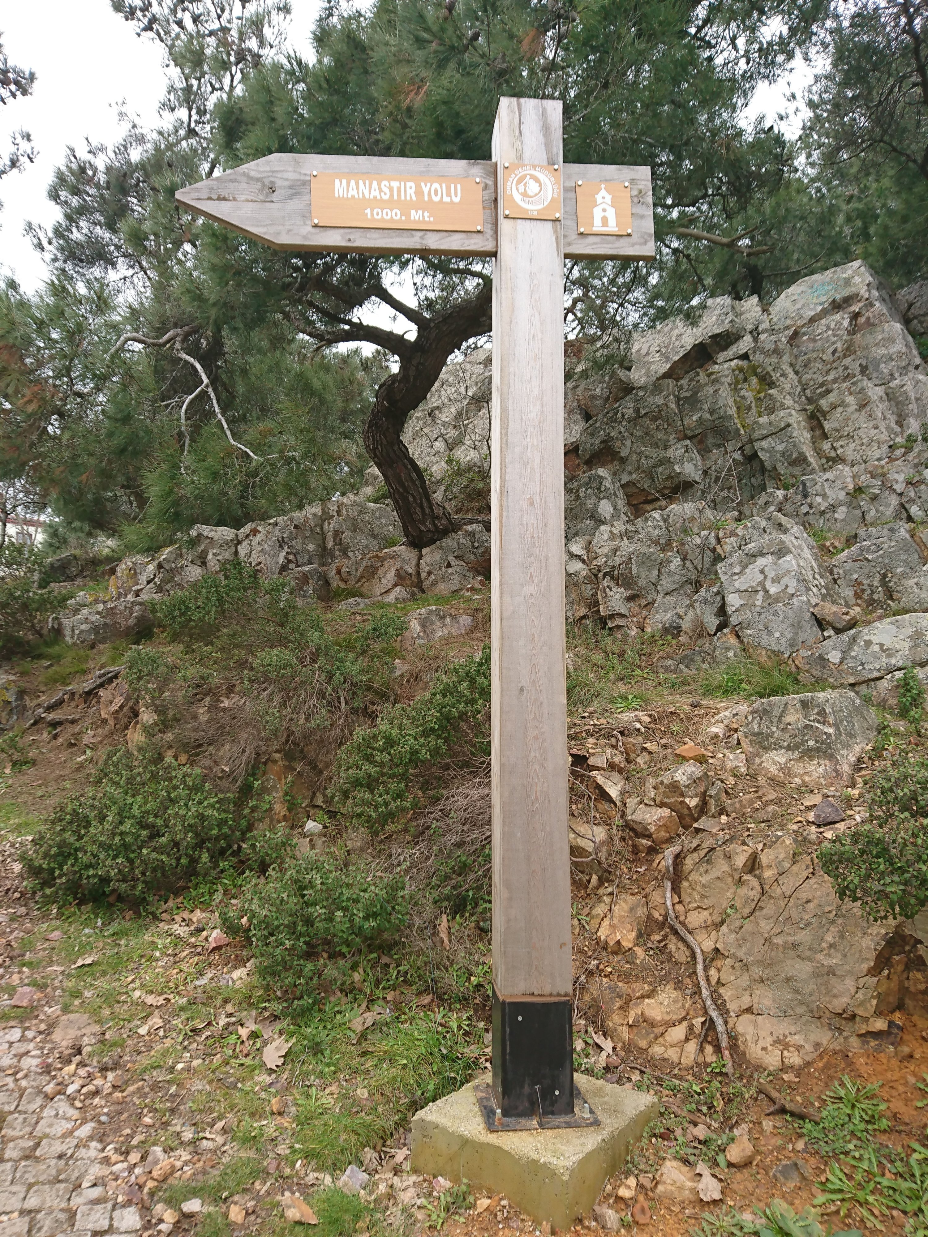 A sign marking the eco-tourism route in Büyükada. (Photo: Sinan Öztürk)
