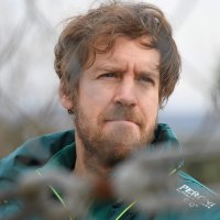 Aston Martin's Sebastian Vettel watches other pilots during F1 preseason testing, Barcelona, Spain, Feb. 25, 2022. (AFP Photo)