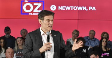 Mehmet Öz speaks at an event in Newtown, Pennsylvania, U.S., Feb. 20, 2022. (AP PHOTO)