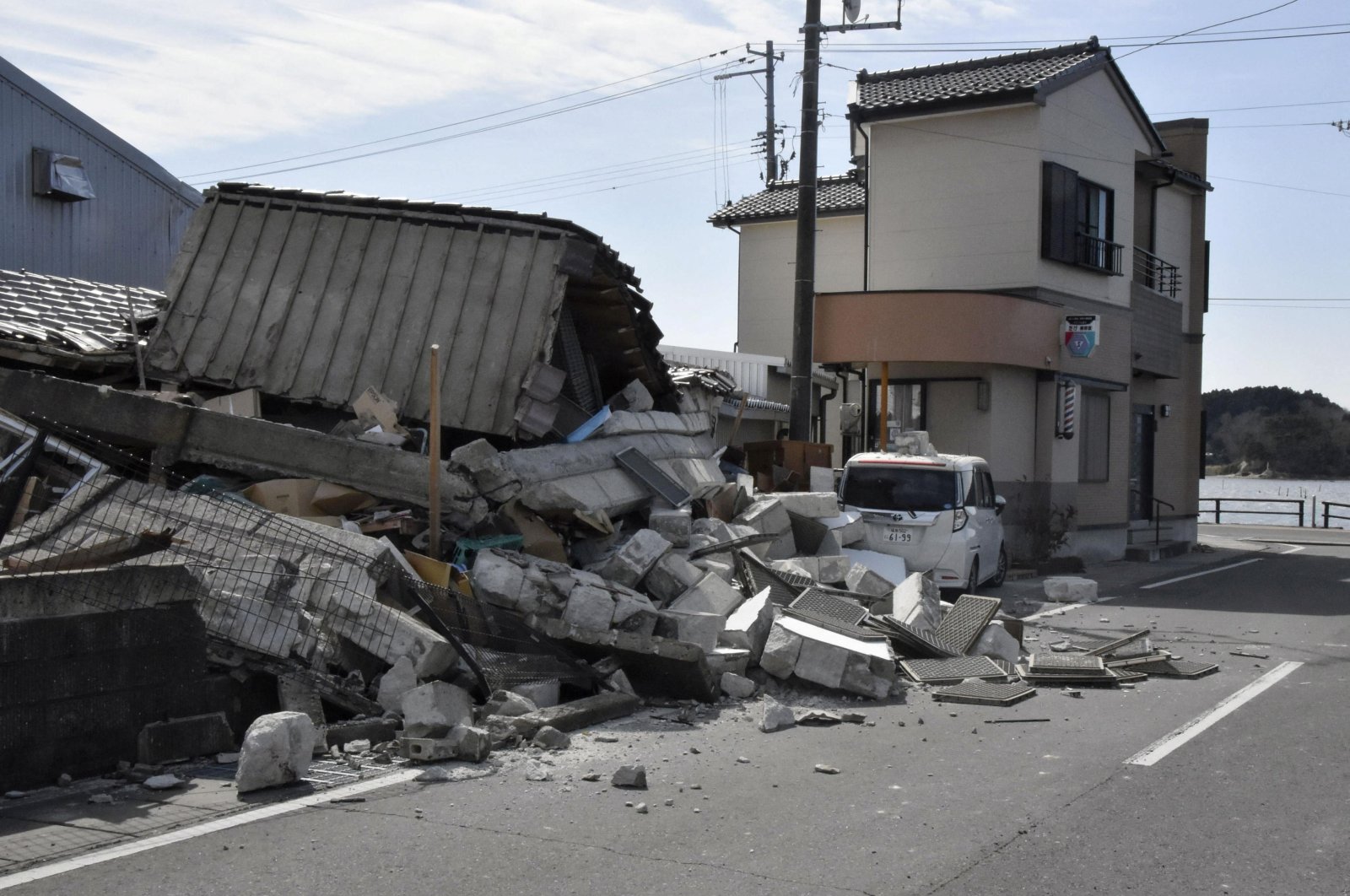 Ribuan tanpa listrik setelah gempa berkekuatan 7,4 tewaskan 4 orang di Jepang