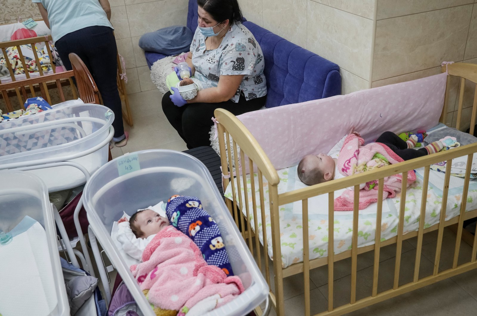 Perang Ukraina membuat bayi pengganti terpisah dari keluarga biologis