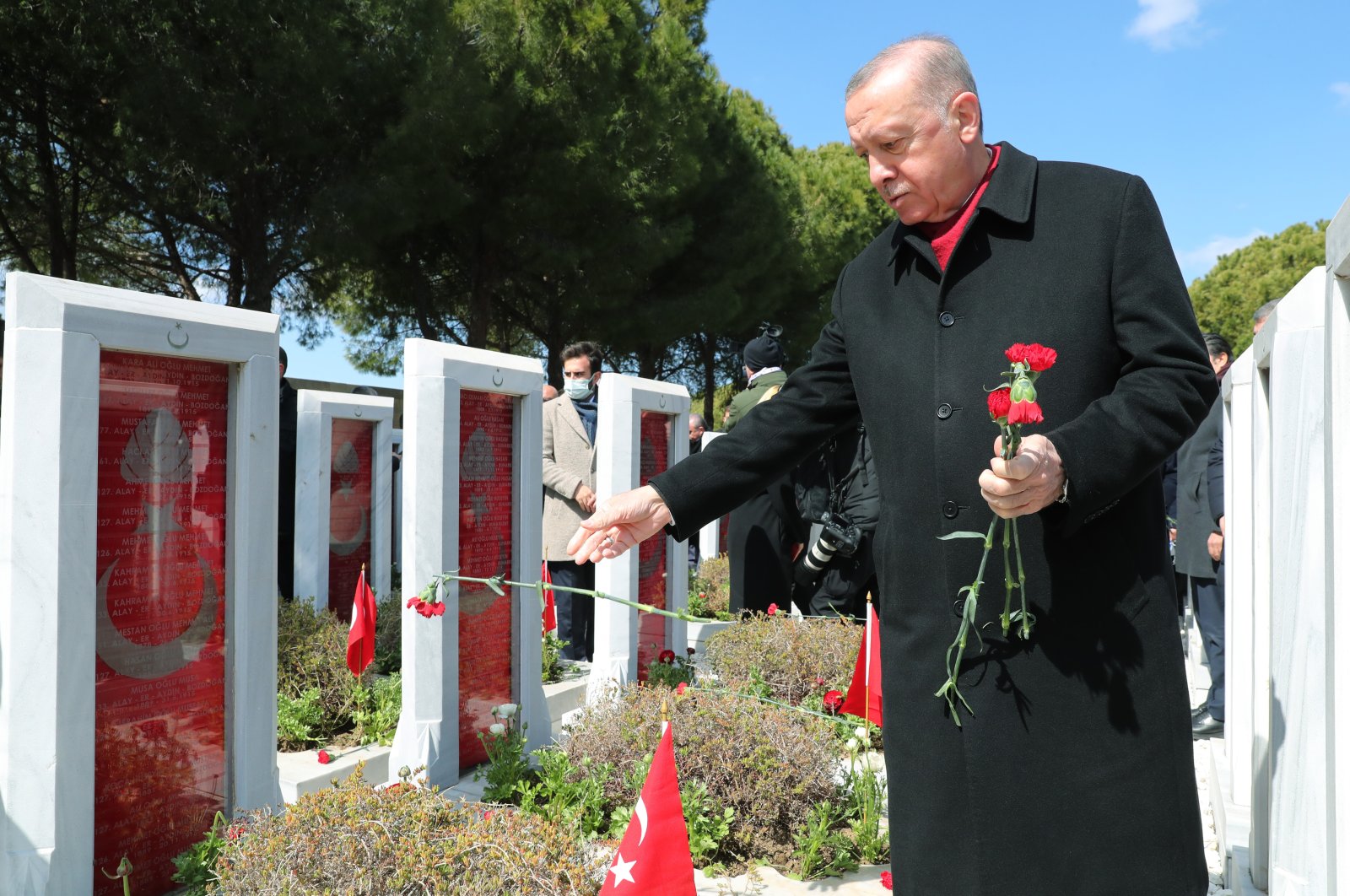 President Recep Tayyip Erdoğan lays flowers on the graves of fallen soldiers, in Çanakkale, western Turkey, March 18, 2022. (AA PHOTO)