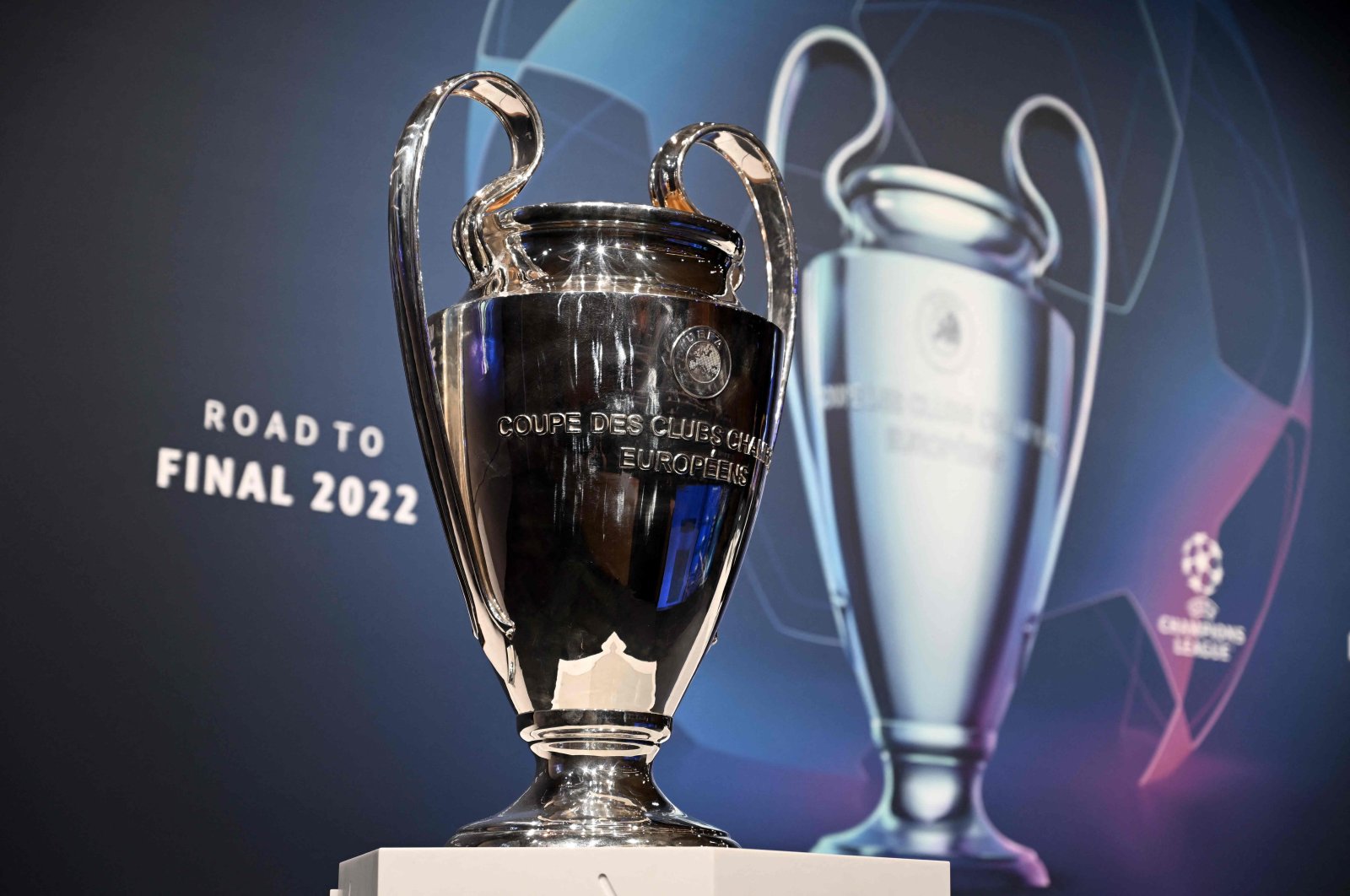 The UEFA Champions League trophy is seen ahead of the draw for the 2022 quarterfinals, semifinals and final, Nyon, Switzerland, March 18, 2022. (AFP Photo)