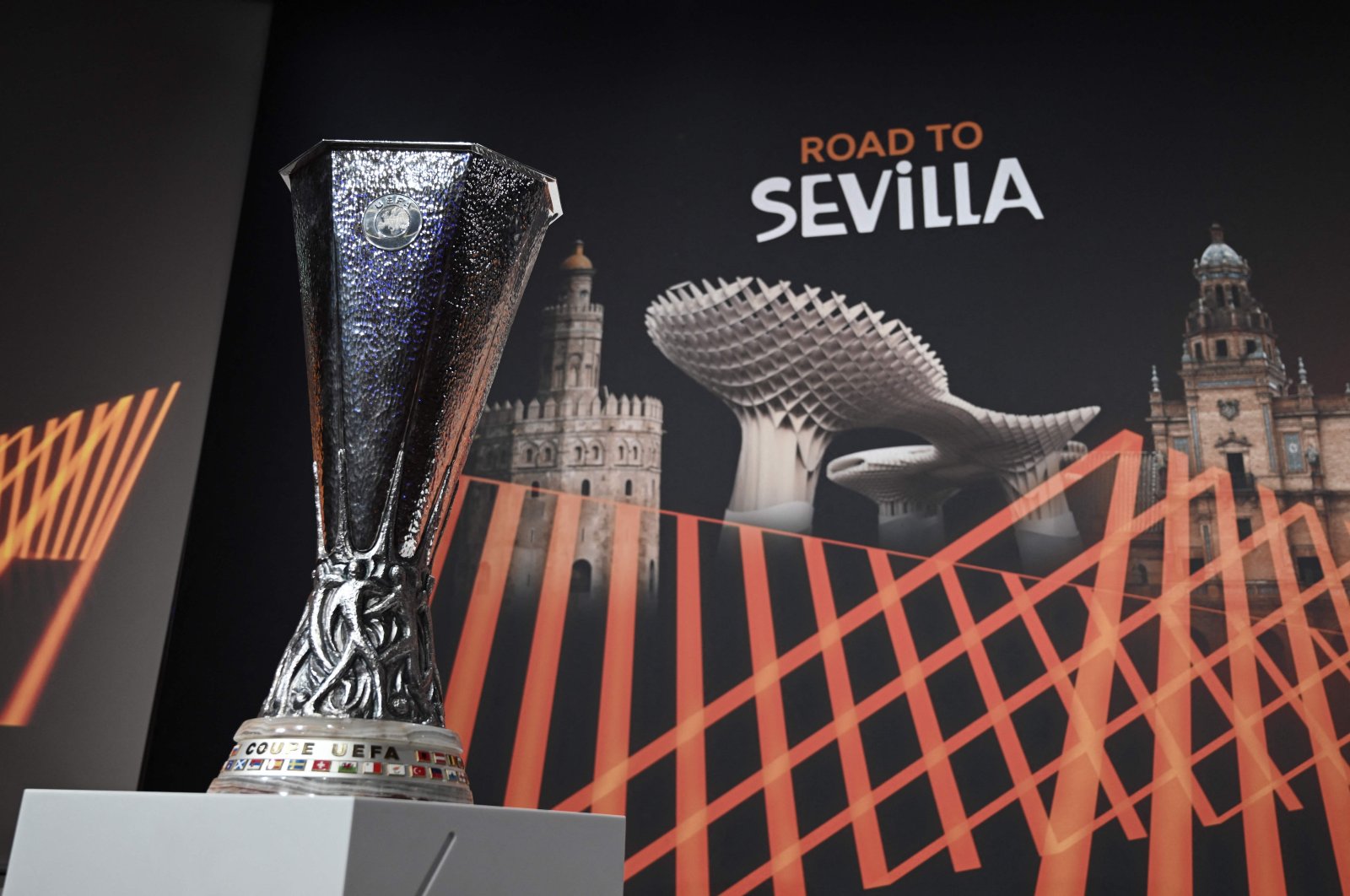 The Europa League trophy is displayed ahead of the 2022 quarterfinals, semifinals and final draw, Nyon, Switzerland, March 18, 2022. (AFP Photo)