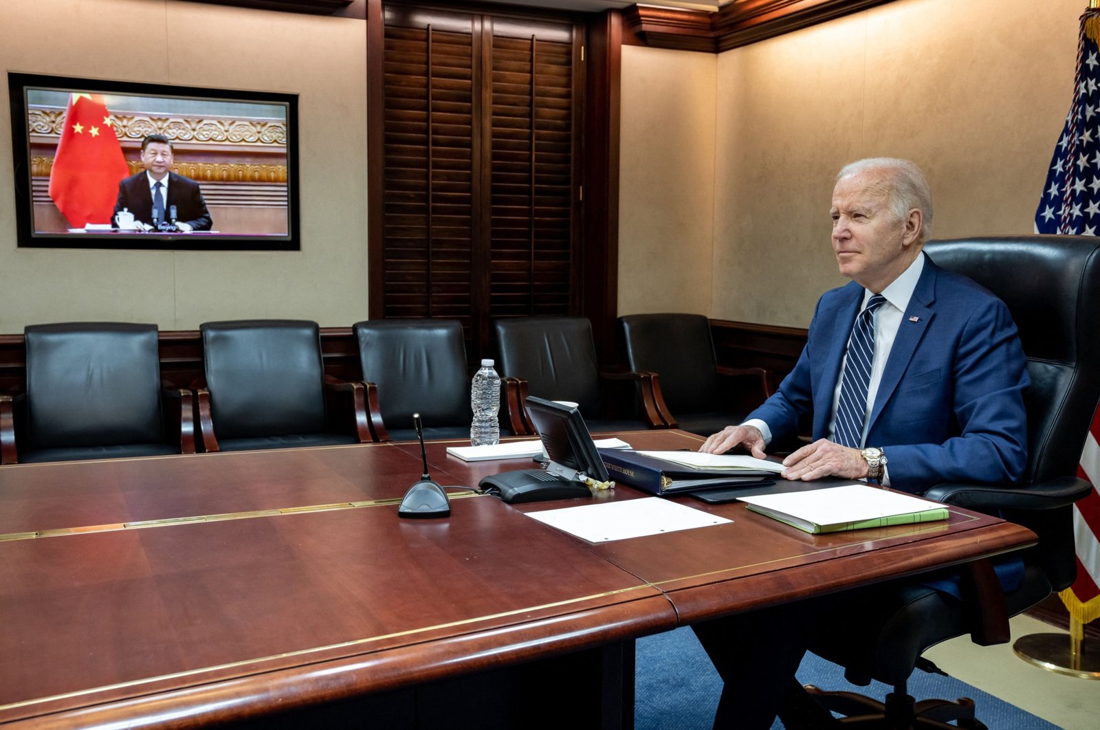 In this image released by the White House, U.S. President Joe Biden (L) speaks with Chinese President Xi Jinping (on screen) from the White House in Washington, DC, March 18, 2022. (AFP Photo)
