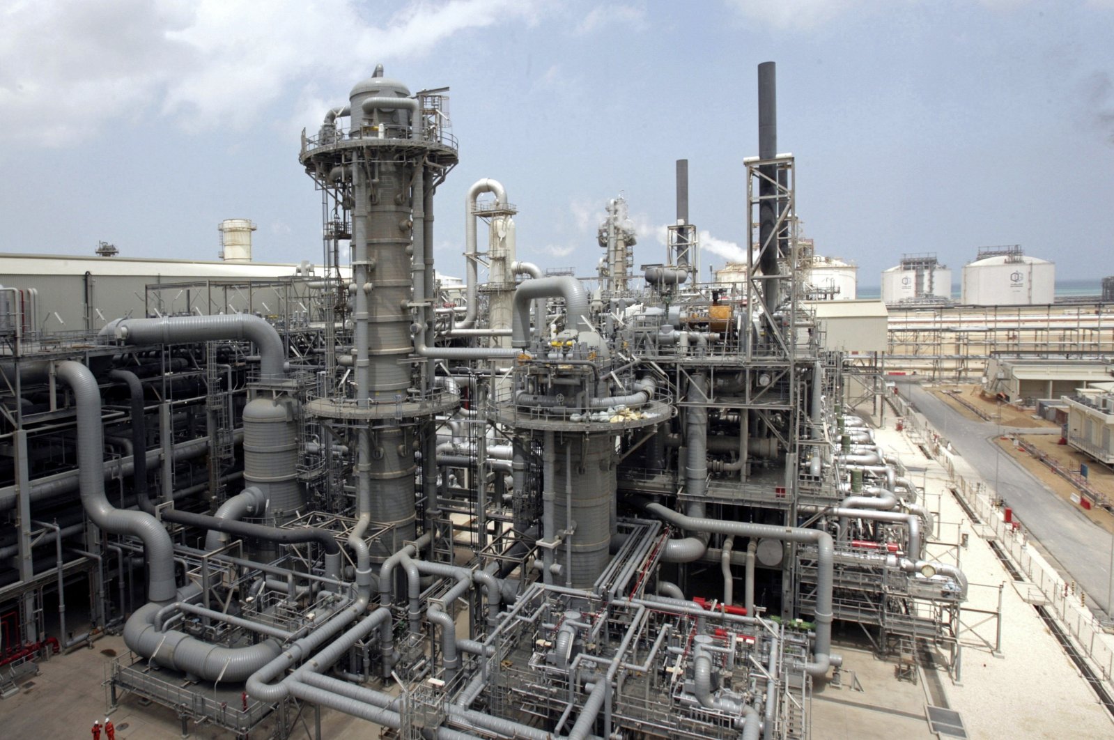 A gas production facility is seen at Ras Laffan, Qatar, April 4, 2009. (AP File Photo)