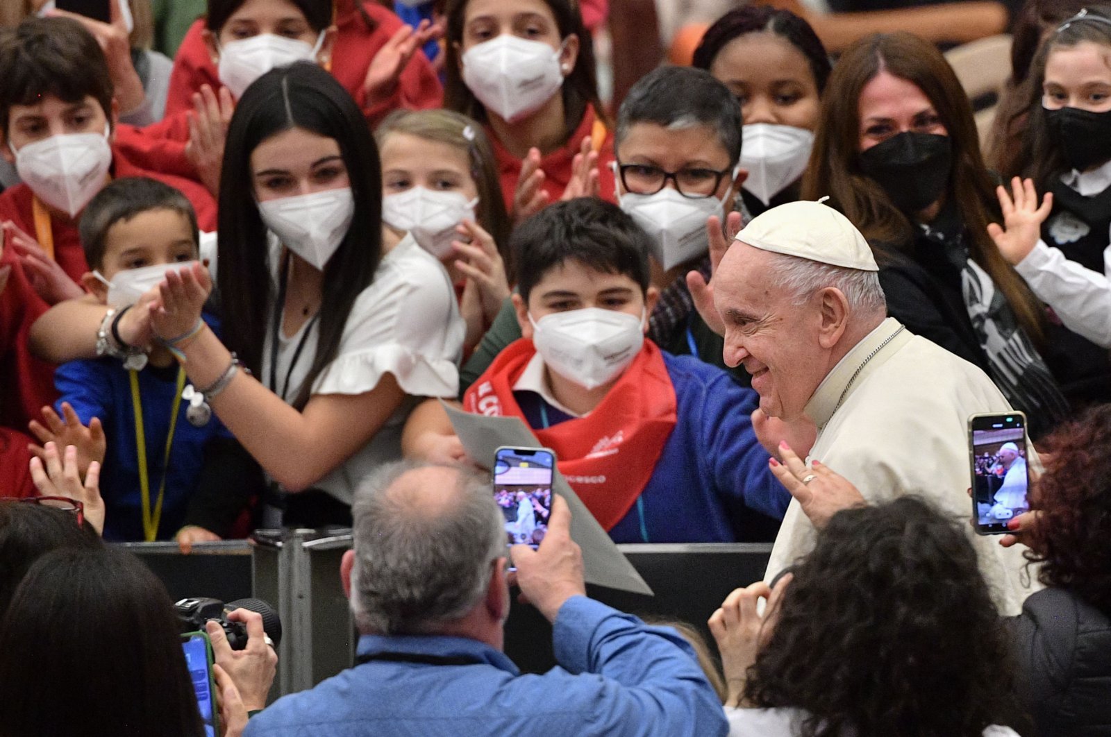 Paus merilis reformasi baru, yang memungkinkan perempuan untuk mengepalai departemen