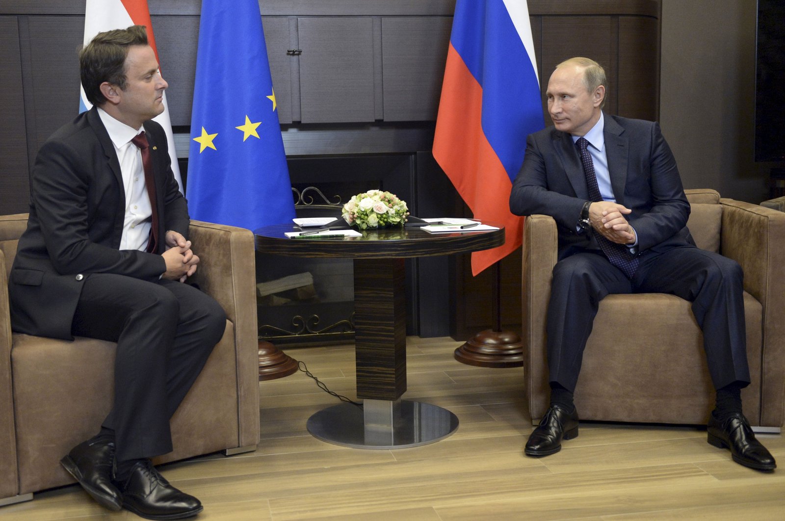 Russian President Vladimir Putin (R) meets with Luxembourg&#039;s Prime Minister Xavier Bettel at the Bocharov Ruchei residence in Sochi, Russia, Oct. 6, 2015. (Reuters Photo)
