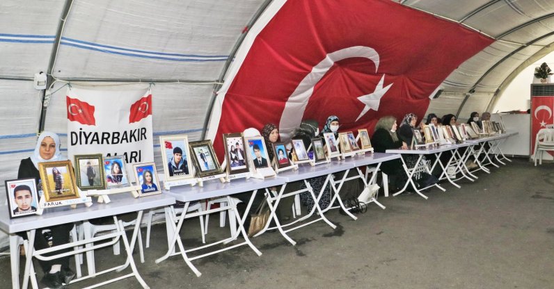 Families are seen protesting the PKK terrorist organization in front of the Peoples' Democratic Party (HDP) headquarters in southeastern Diyarbakır, Turkey, March 20, 2022. (DHA Photo)