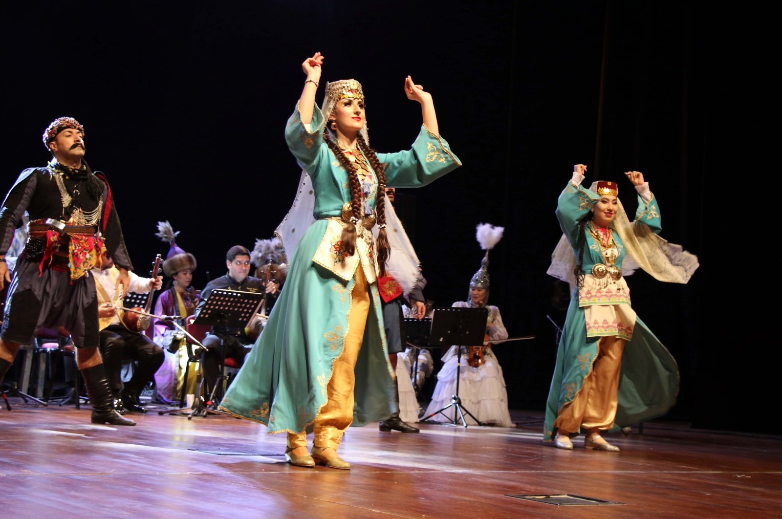 The TÜRKSOY folk orchestra performs a show as part of Nevruz celebrations at Uşak University, in the namesake western Turkish province, March 17, 2022. (AA Photo)