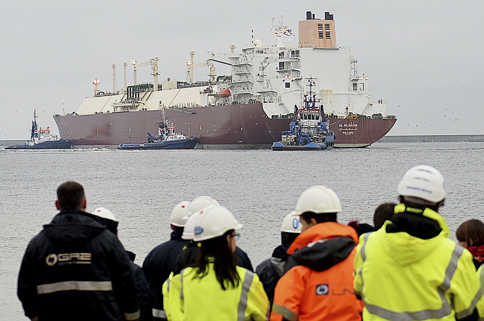 The giant liquefied natural gas tanker &quot;Al Nuaman,&quot; carrying 200,000 cubic meters of liquefied gas from Qatar, enters the Baltic port of Swinoujscie, the freshly-built LNG terminal&#039;s first delivery, Poland, Dec. 11, 2015. (AP File Photo)