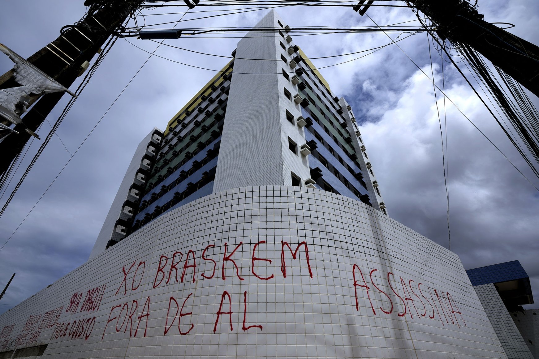 Ghost towns: 55,000 flee Brazil neighborhoods due to urban mining ...